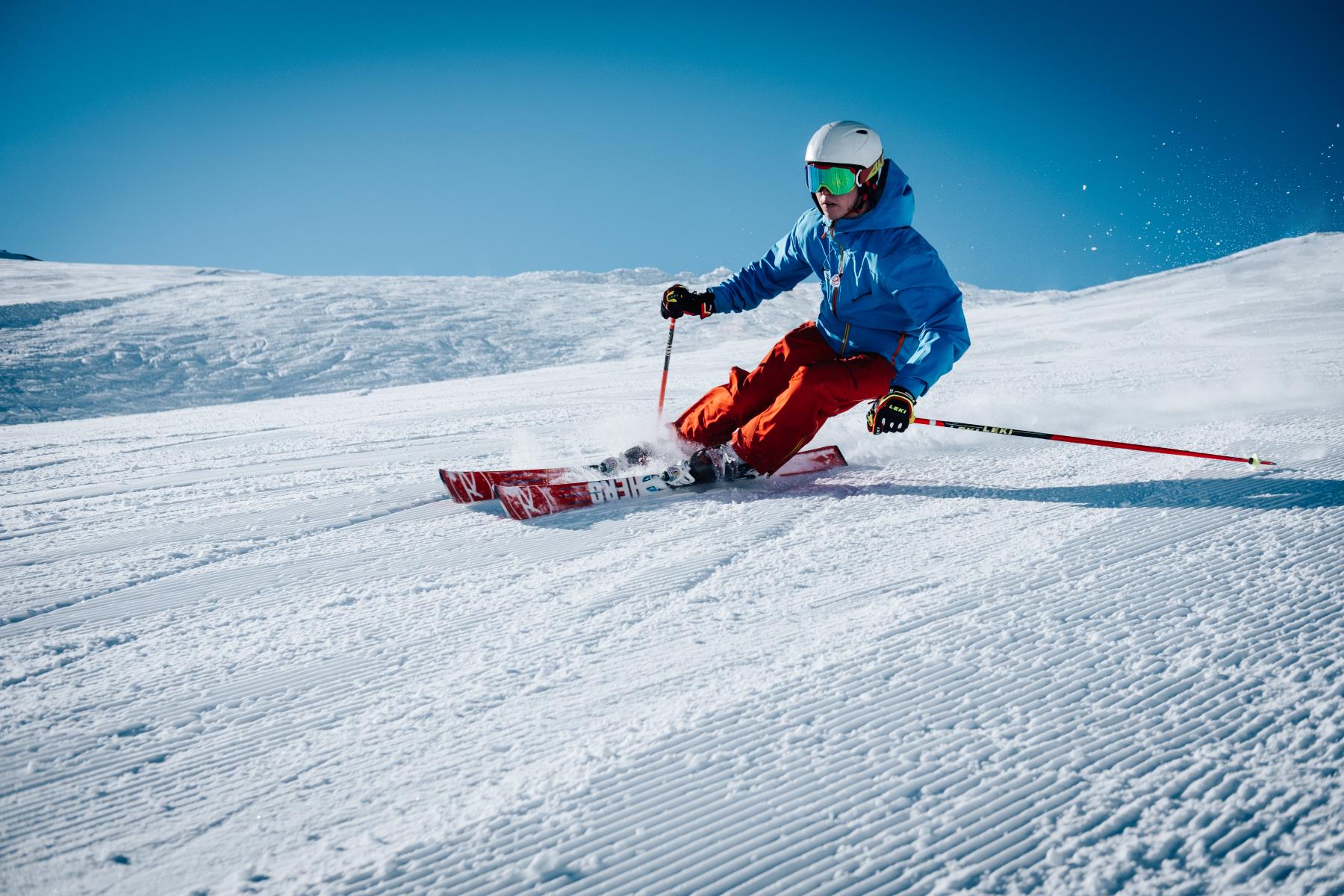 Skier racing